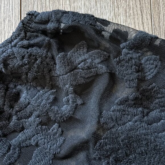 Charlotte Russe Embroidered Black Floral Lace Top Womens Small Whimsigoth Y2K - Picture 14 of 15